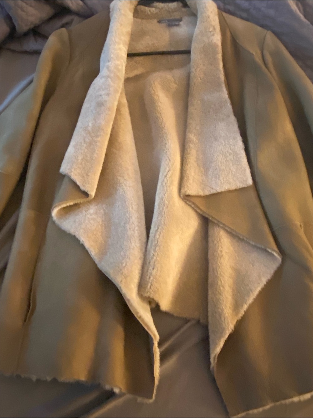Vince waterfall Shearling
- Taupe/Cream